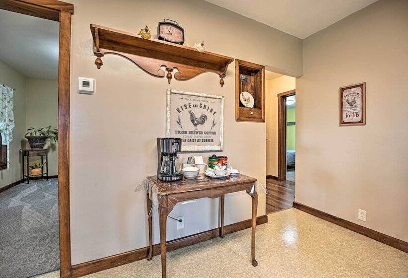 Rise And Shine Farm  In Goshen W/ Bbq & Fire Pit!