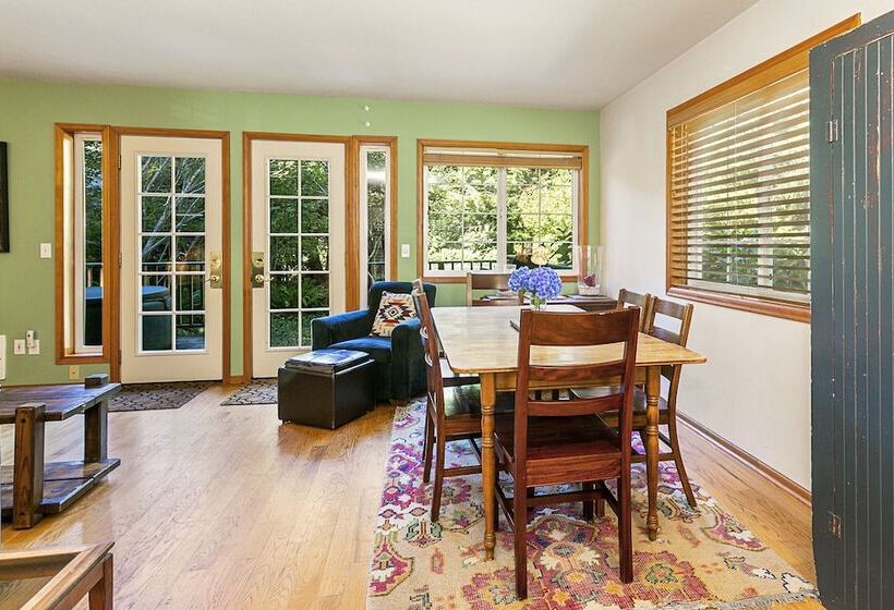 Riverfront Gold Bar Cabin Near Stevens Pass!