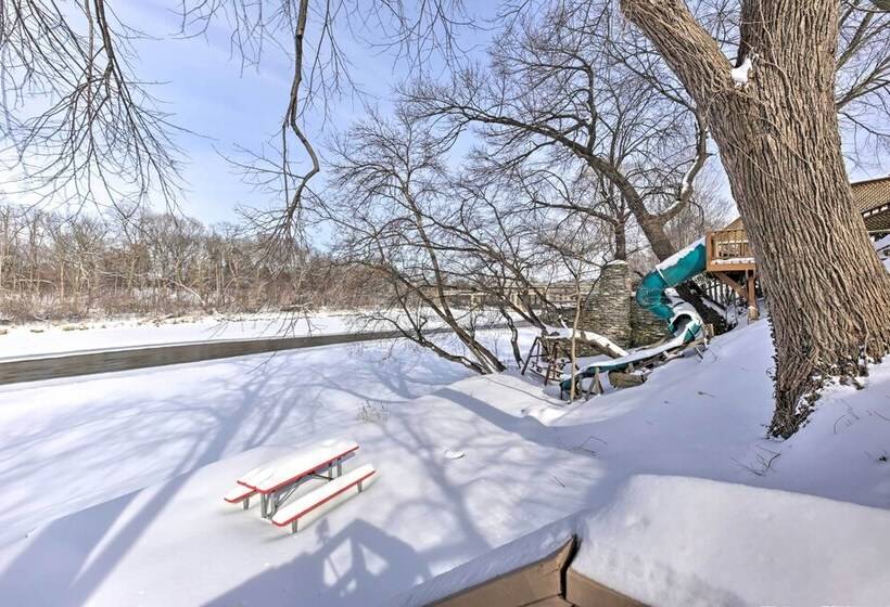 Riverfront Retreat ~ 4 Mi To Downtown Milwaukee!