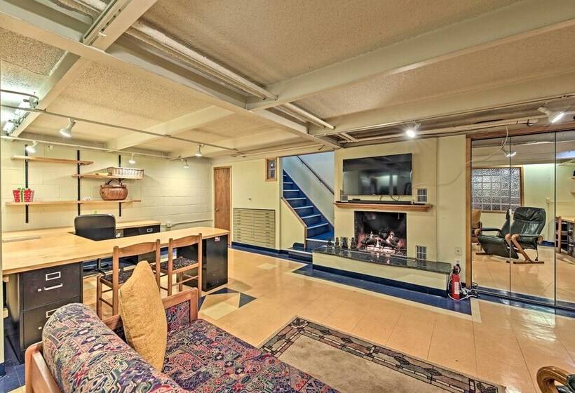 Riverfront Retreat ~ 4 Mi To Downtown Milwaukee!