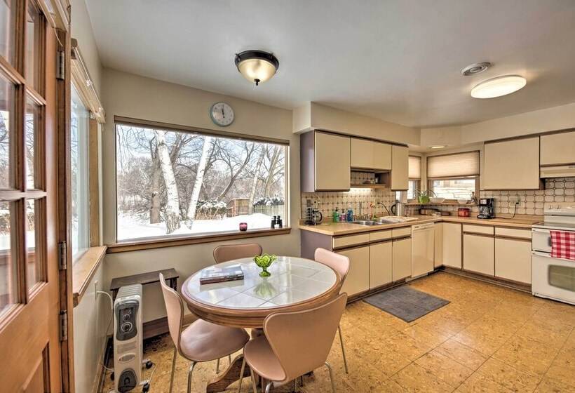 Riverfront Retreat ~ 4 Mi To Downtown Milwaukee!