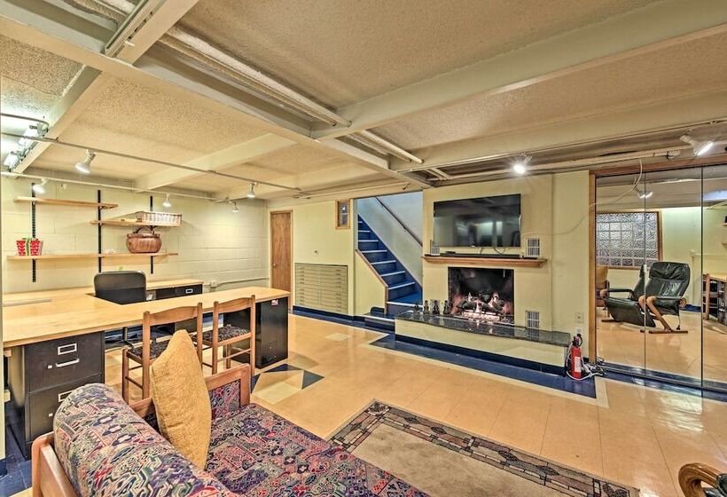 Riverfront Retreat ~ 4 Mi To Downtown Milwaukee!