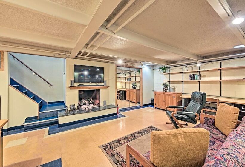 Riverfront Retreat ~ 4 Mi To Downtown Milwaukee!