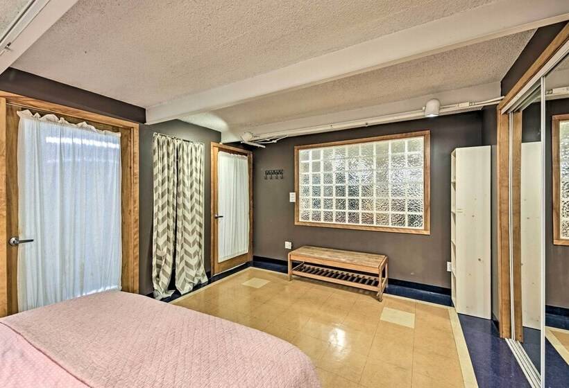 Riverfront Retreat ~ 4 Mi To Downtown Milwaukee!