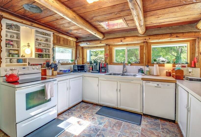 Rustic Bandon Log Cabin On 5 Acres Of Woodlands!