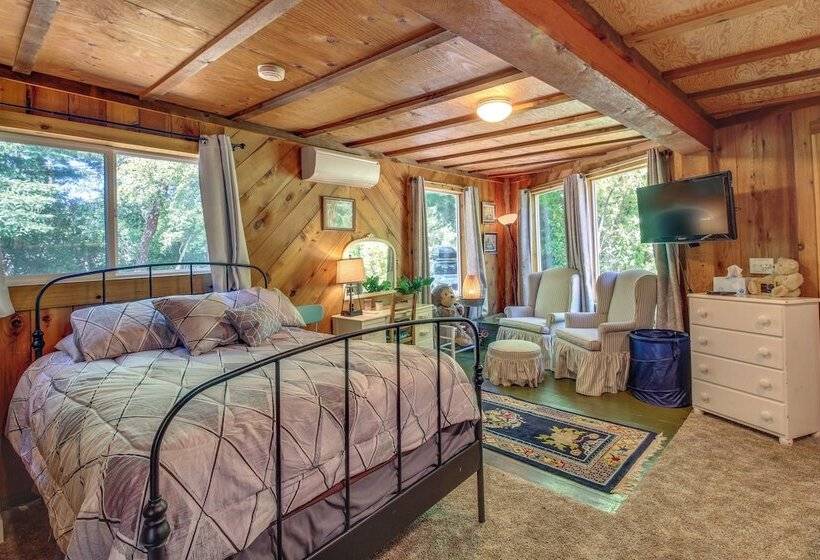 Rustic Bandon Log Cabin On 5 Acres Of Woodlands!