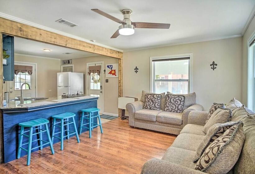 Rustic Fleur De Lis  Charming New Iberia Gem