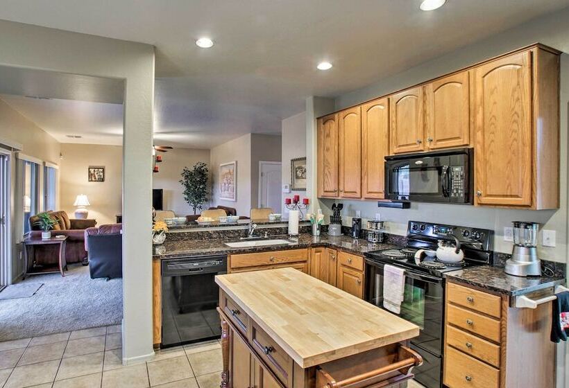 San Tan Mountain Escape W/ Patio & Pool Access!