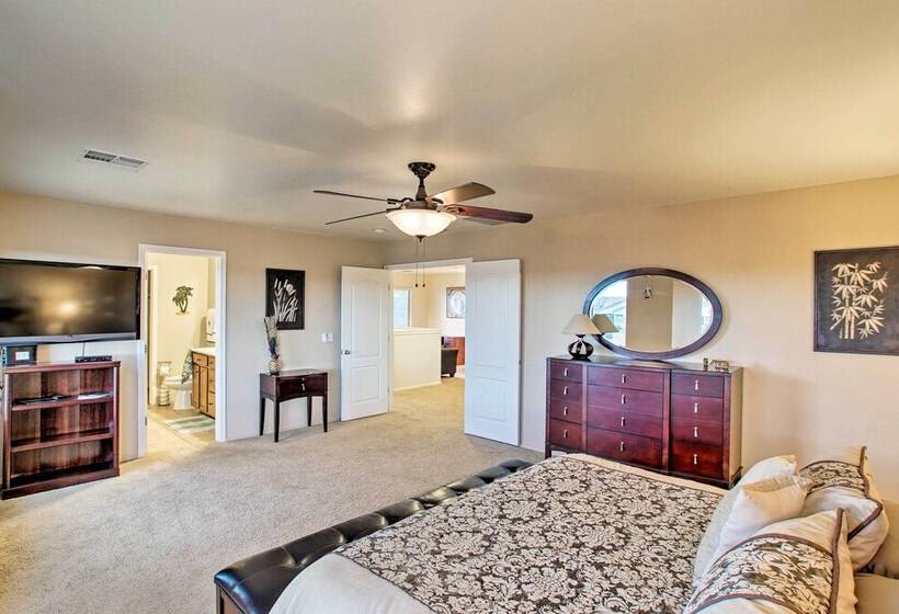 San Tan Mountain Escape W/ Patio & Pool Access!