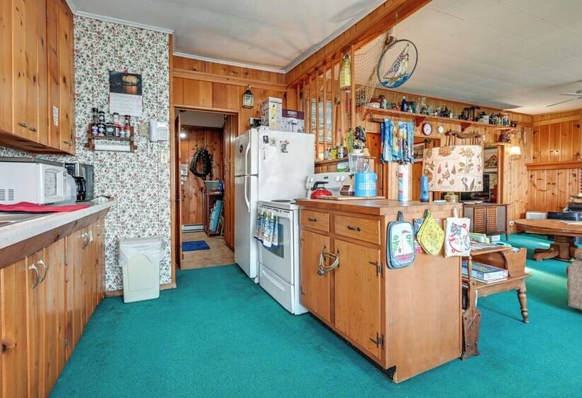 Seasonal Lakefront Tawas City Home W/ Grill!