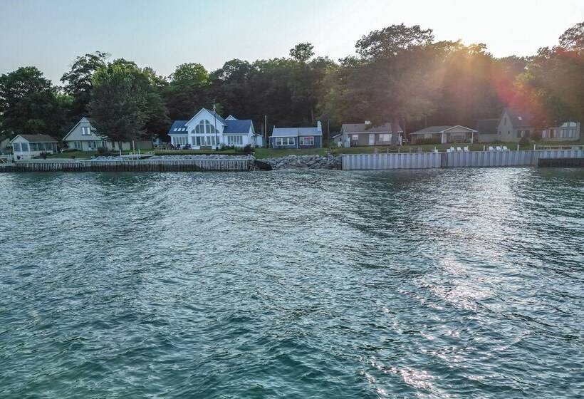 Seasonal Lakefront Tawas City Home W/ Grill!