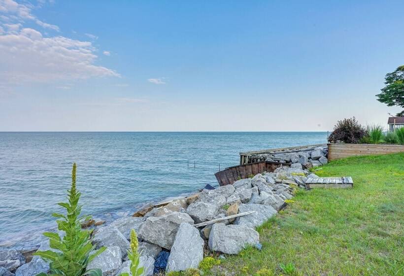 Seasonal Lakefront Tawas City Home W/ Grill!