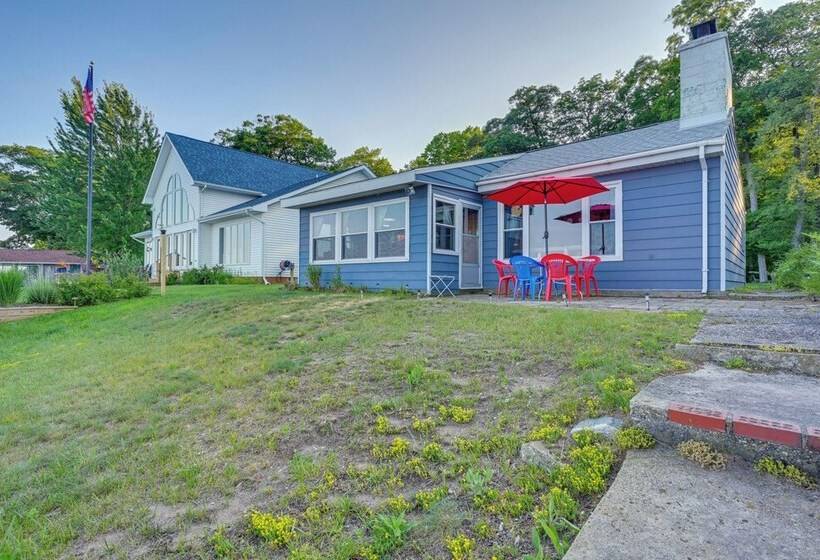Seasonal Lakefront Tawas City Home W/ Grill!