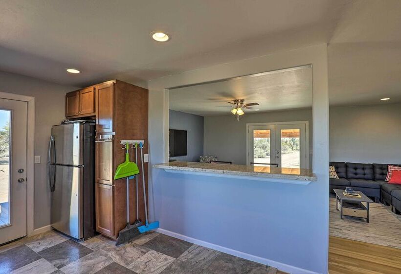 Secluded Marana Home W/ Viewing Decks + Privacy!