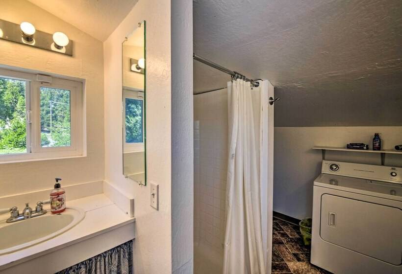 Secluded Camp Connell Home W/ Deck + Fireplace!