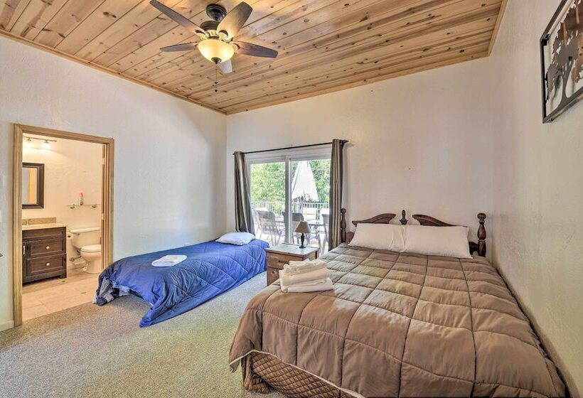 Secluded Camp Connell Home W/ Deck + Fireplace!