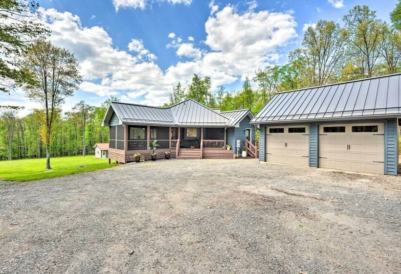 Hot Tub & Dogs Welcome: Secluded Oakland Gem