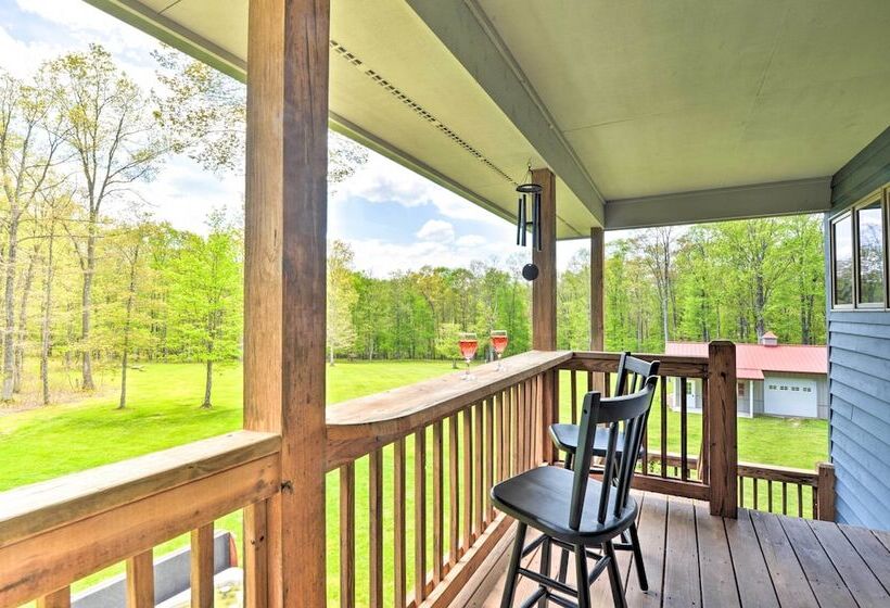 Hot Tub & Dogs Welcome: Secluded Oakland Gem