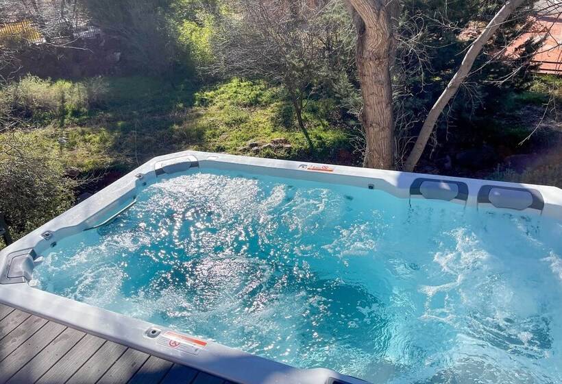 Sedona Hideaway W/ Swim Spa & Private Tavern!