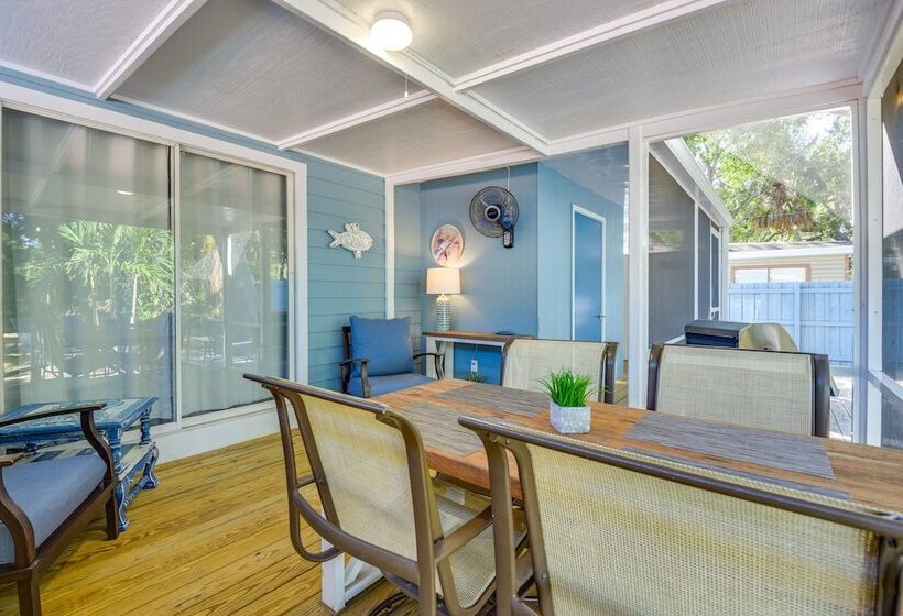 Charming Vacation Rental: Close To Downtown!