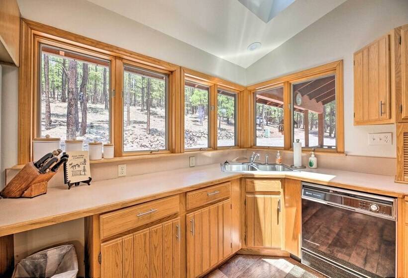 Serene Greer Cabin W/ Grill ~ 12 Mi To Skiing!