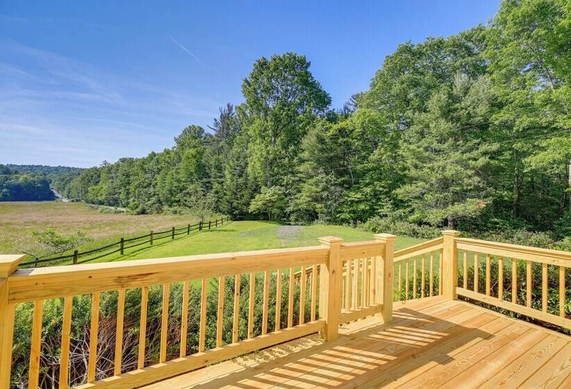 Serene Home: 2 Decks, 3 Mi To Blue Ridge Pkwy