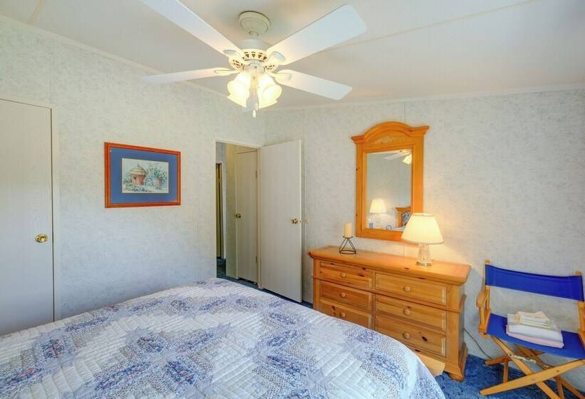 Serene Home: 2 Decks, 3 Mi To Blue Ridge Pkwy