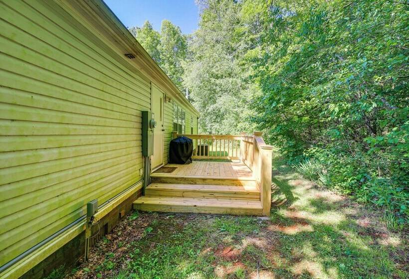 Serene Home: 2 Decks, 3 Mi To Blue Ridge Pkwy