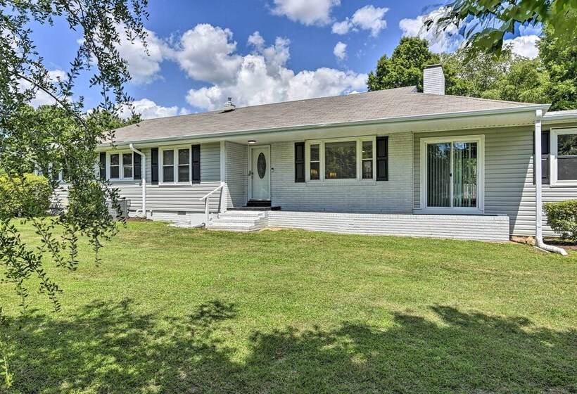 Serene Home On Pond 5 Mi To Dtwn Greensboro