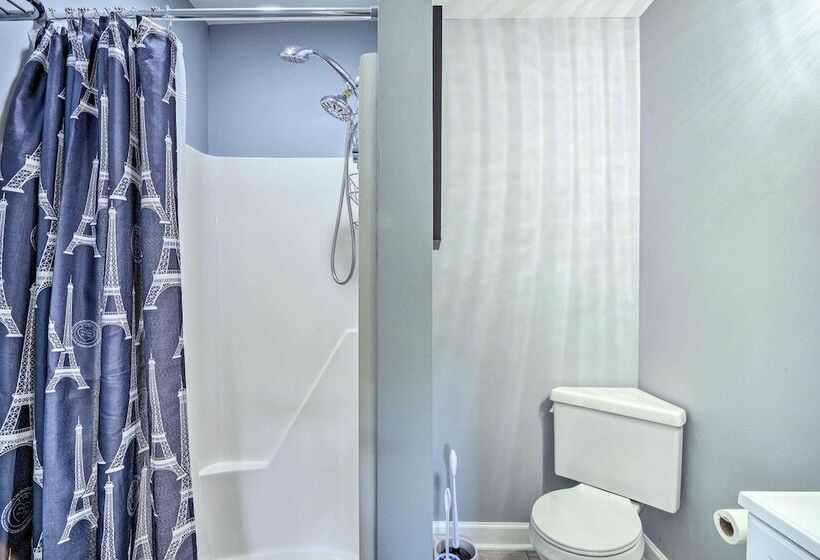 Serene Home On Pond 5 Mi To Dtwn Greensboro