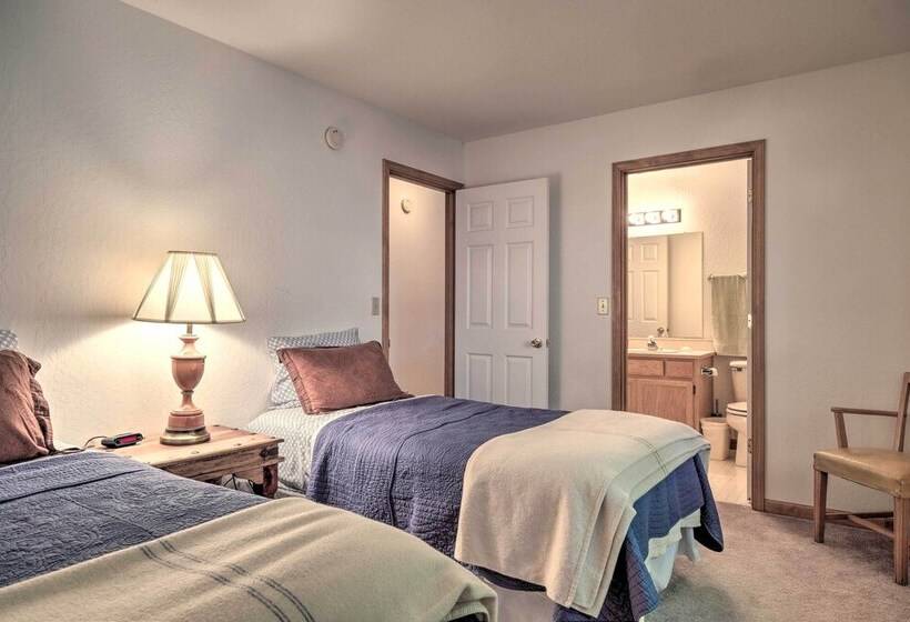 4 Mi To Big Tree State Park: Serene Cabin W/ Deck