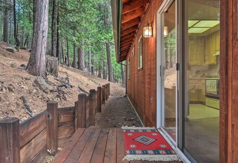 4 Mi To Big Tree State Park: Serene Cabin W/ Deck