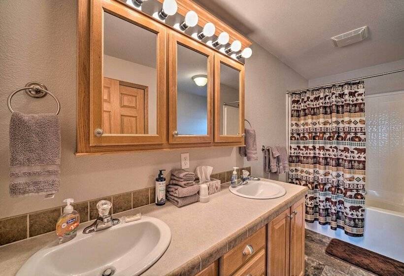 Serene Yellowstone Country Retreat W/ Deck & Views