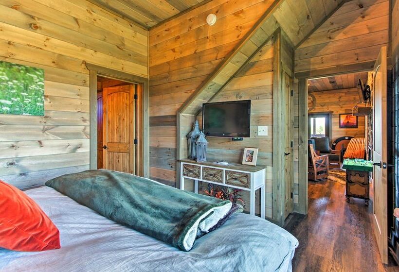 Sevierville Cabin W/ Game Room, Hot Tub & Theater!