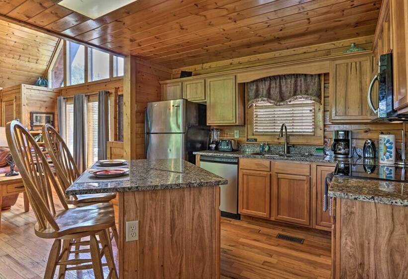 Sevierville Cabin W/ Games, Hot Tub & 4 King Beds!