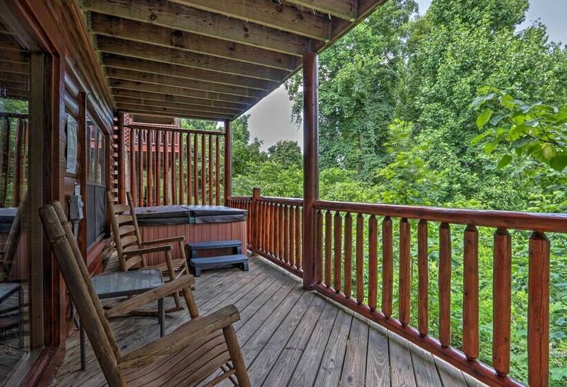 Sevierville Cabin W/ Games, Hot Tub & 4 King Beds!