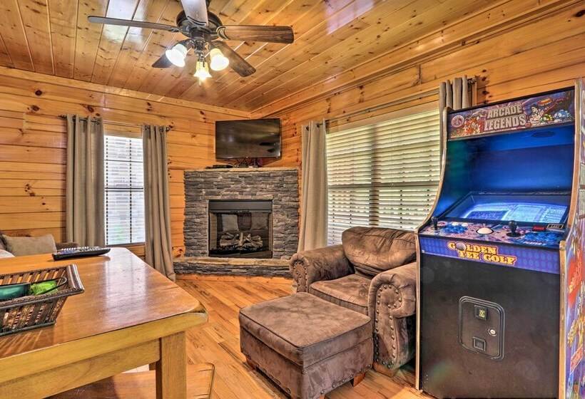 Sevierville Cabin W/ Games, Hot Tub & 4 King Beds!