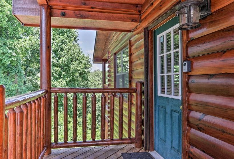 Sevierville Cabin W/ Games, Hot Tub & 4 King Beds!