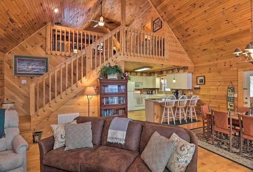 Smoky Mountain Cabin W/ Hot Tub & Views!