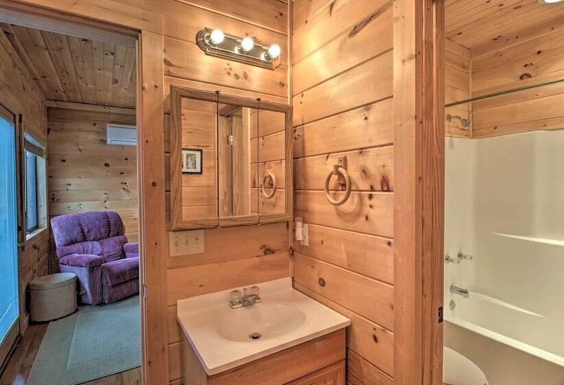 Smoky Mountain Cabin W/ Hot Tub & Views!