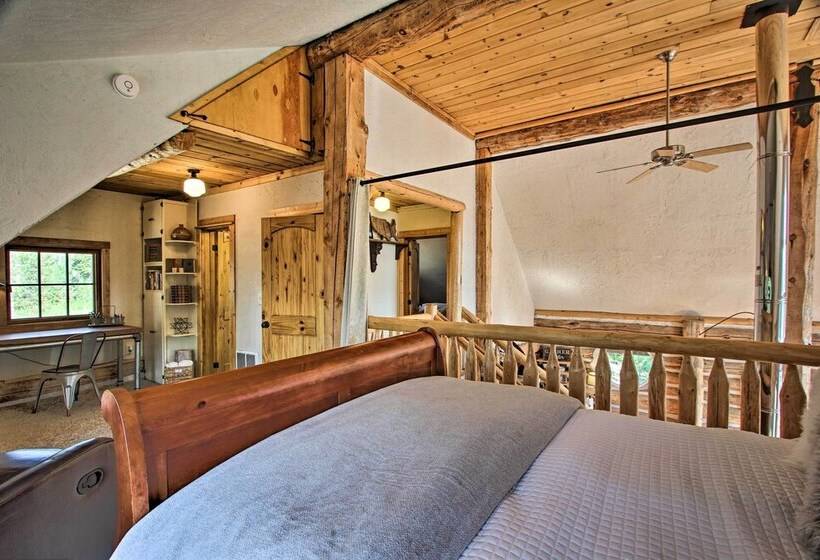 Snow Pine Retreat   Remote Crescent Log Cabin!