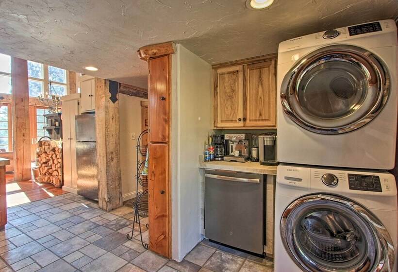 Snow Pine Retreat   Remote Crescent Log Cabin!