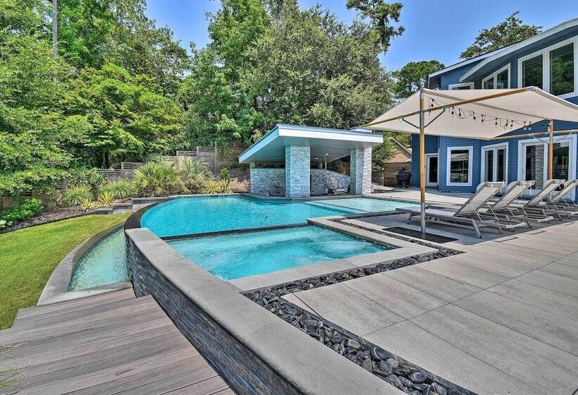 Southern Shores Retreat W/ Expansive Outdoor Space