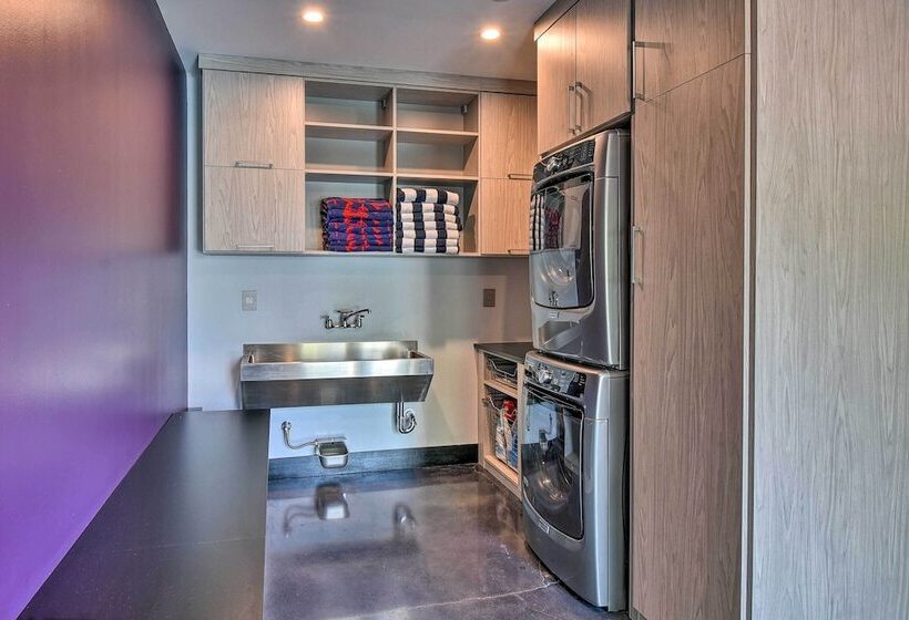 Southern Shores Retreat W/ Expansive Outdoor Space