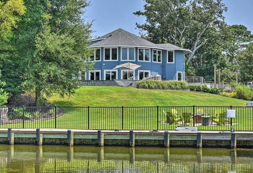 Southern Shores Retreat W/ Expansive Outdoor Space