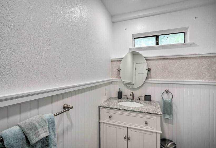 Deck & Grill: Camino Home In Wine Country!