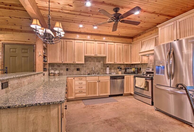 Spacious Family Home W/ Fire Pit On Norfork Lake!