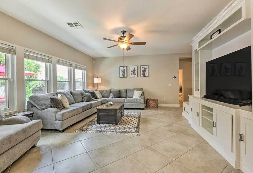 Spacious Gilbert Escape W/ Pool & Hot Tub!