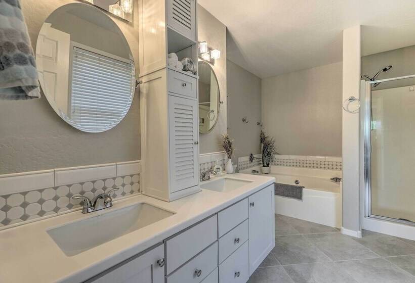 Spacious Gilbert Escape W/ Pool & Hot Tub!