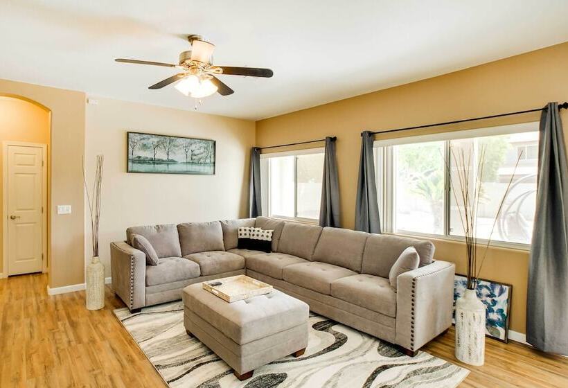 Spacious Goodyear Retreat   Walk To Wigwam!